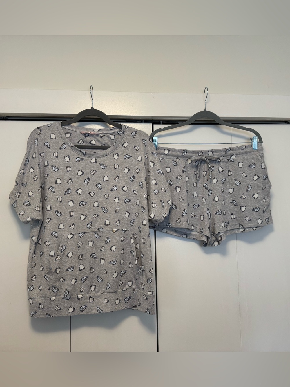 la Vie en Rose Coffee Mug Pajama Set Gray Short Sleeve Pocket Top Shorts Size L